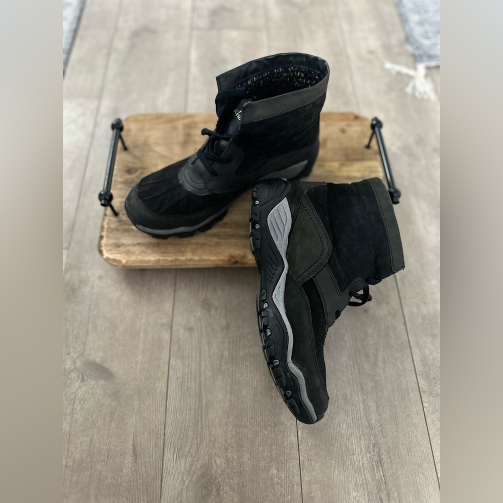 Skechers Women’s Leather Memory Foam Winter Boots sz 11
Excellent condition - Picture 16 of 16
